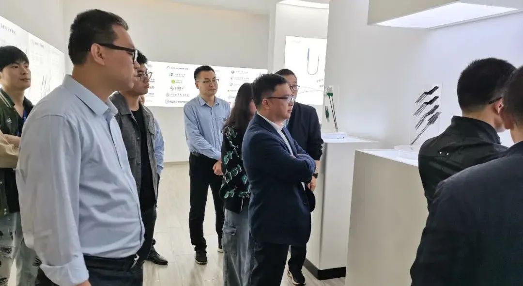 深入院企合作，赣南医学院院长带队到访我司参观互换